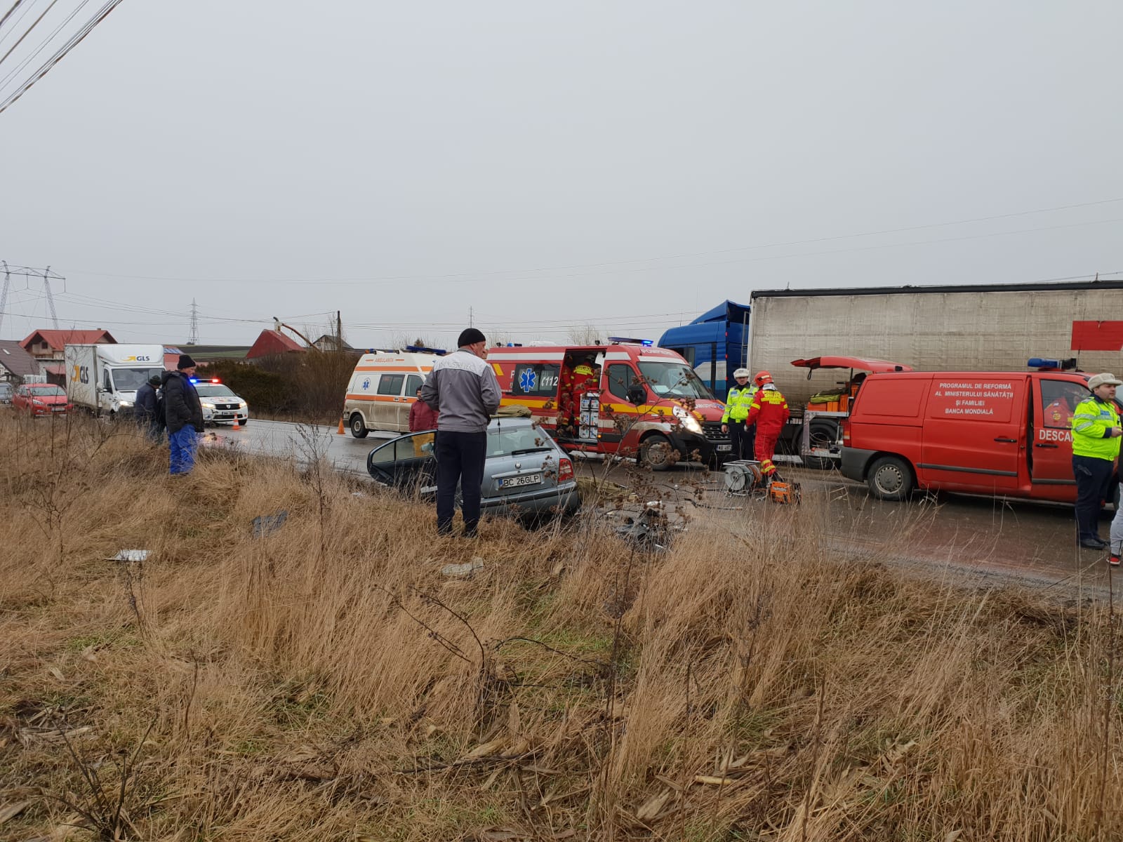 (UPDATE/AUDIO) Suceava: Trei răniţi la Cumpărătura în urma coliziunii dintre un autoturism şi un autotren