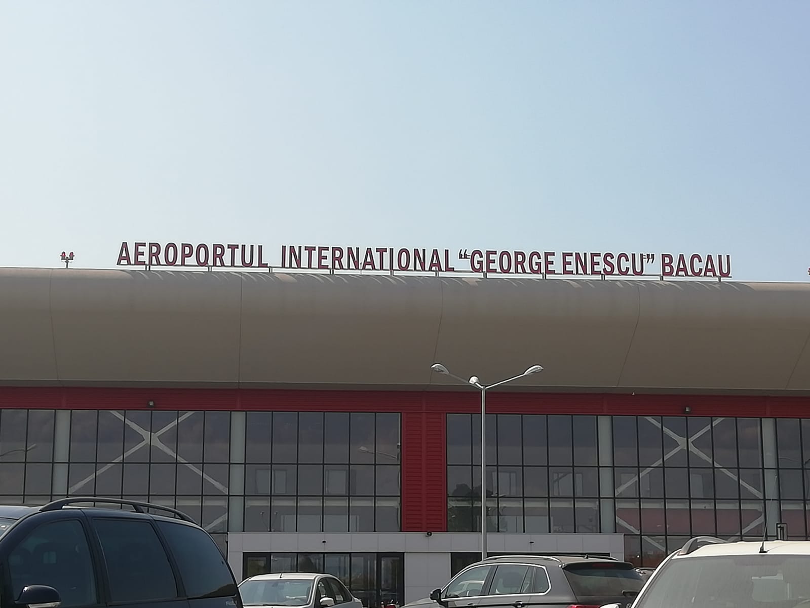 (AUDIO) Aeroportul din Bacău îşi sistează temporar activitatea. Cursele vor fi direcţionate spre Suceava şi Iaşi