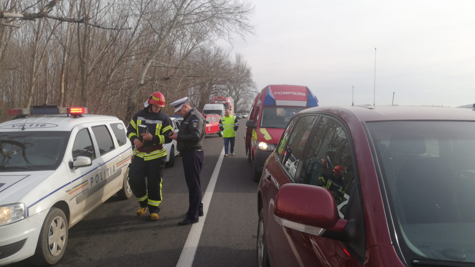 (UPDATE/AUDIO/FOTO) Vaslui: Şapte persoane rănite în urma unui accident în apropiere de Albiţa