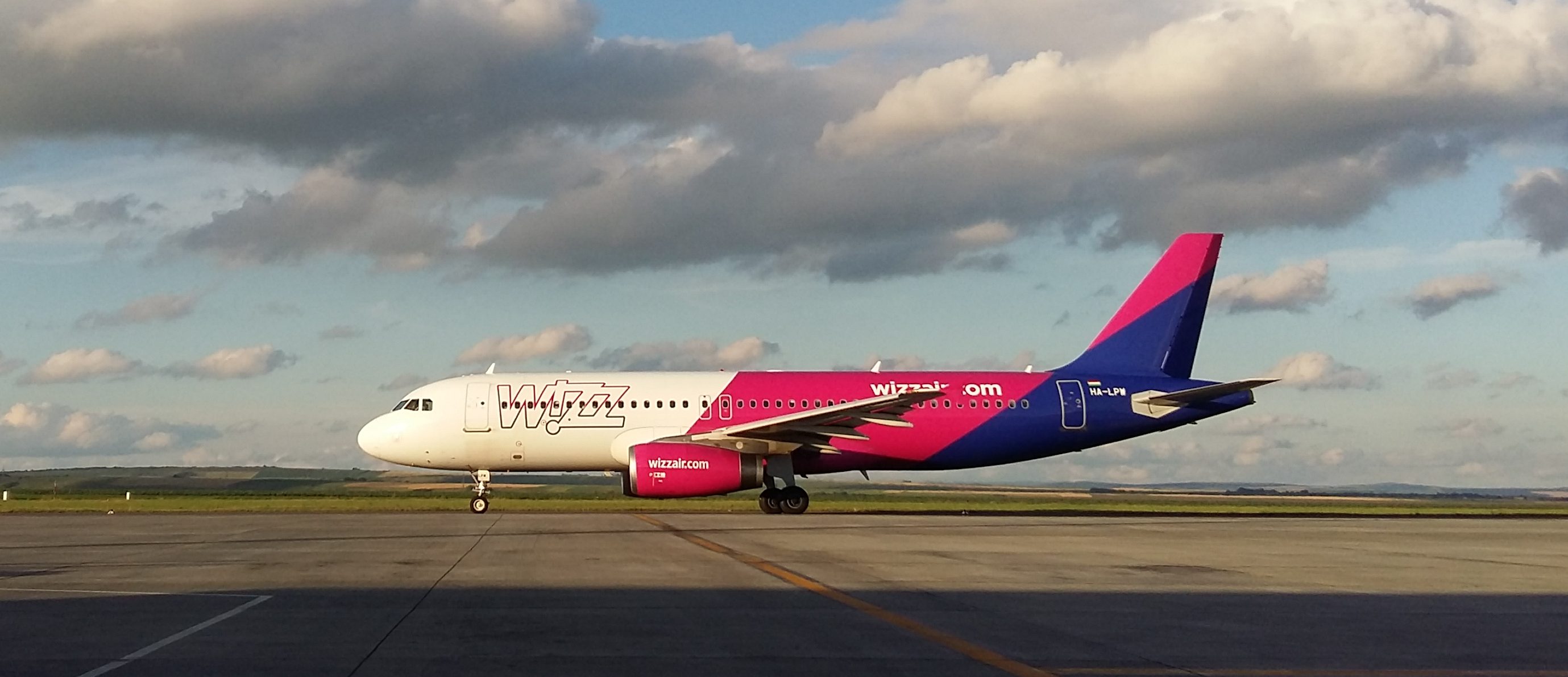 Wizz Air reduce frecvenţa zborurilor spre unele destinaţii din cauza coronavirusului