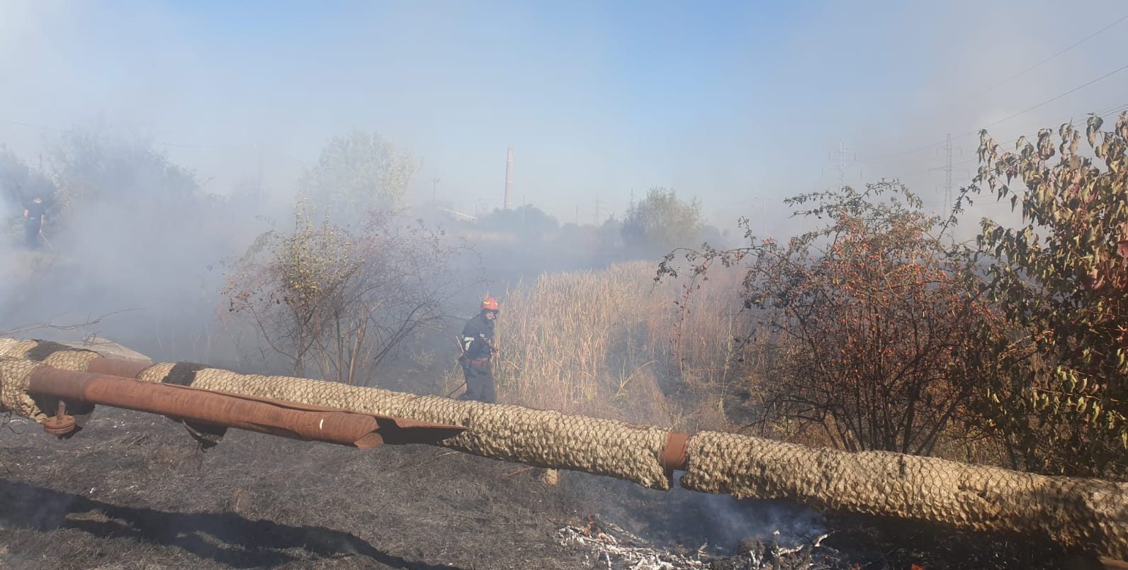 Vaslui: Echipe din cadrul primăriei verifică zonele cu vegetaţie uscată pentru prevenirea incendiilor