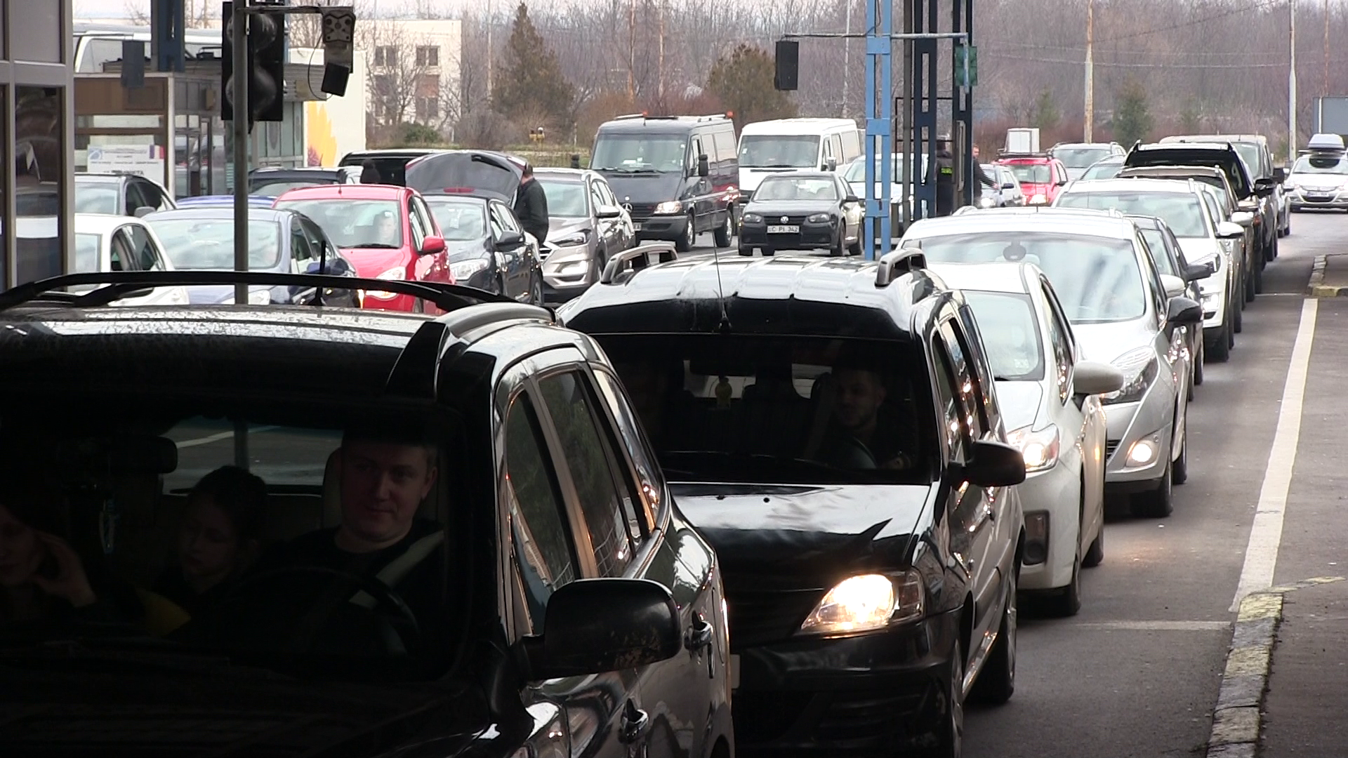 (AUDIO) Vaslui: Trafic crescut în Vama Albiţa. Şoferii aşteaptă şi câte două zile pentru a traversa graniţa