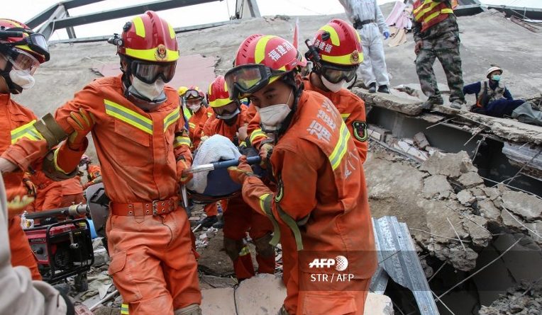 China: Un hotel s-a prăbuşit şi aproximativ 70 de persoane au fost prinse sub dărâmături