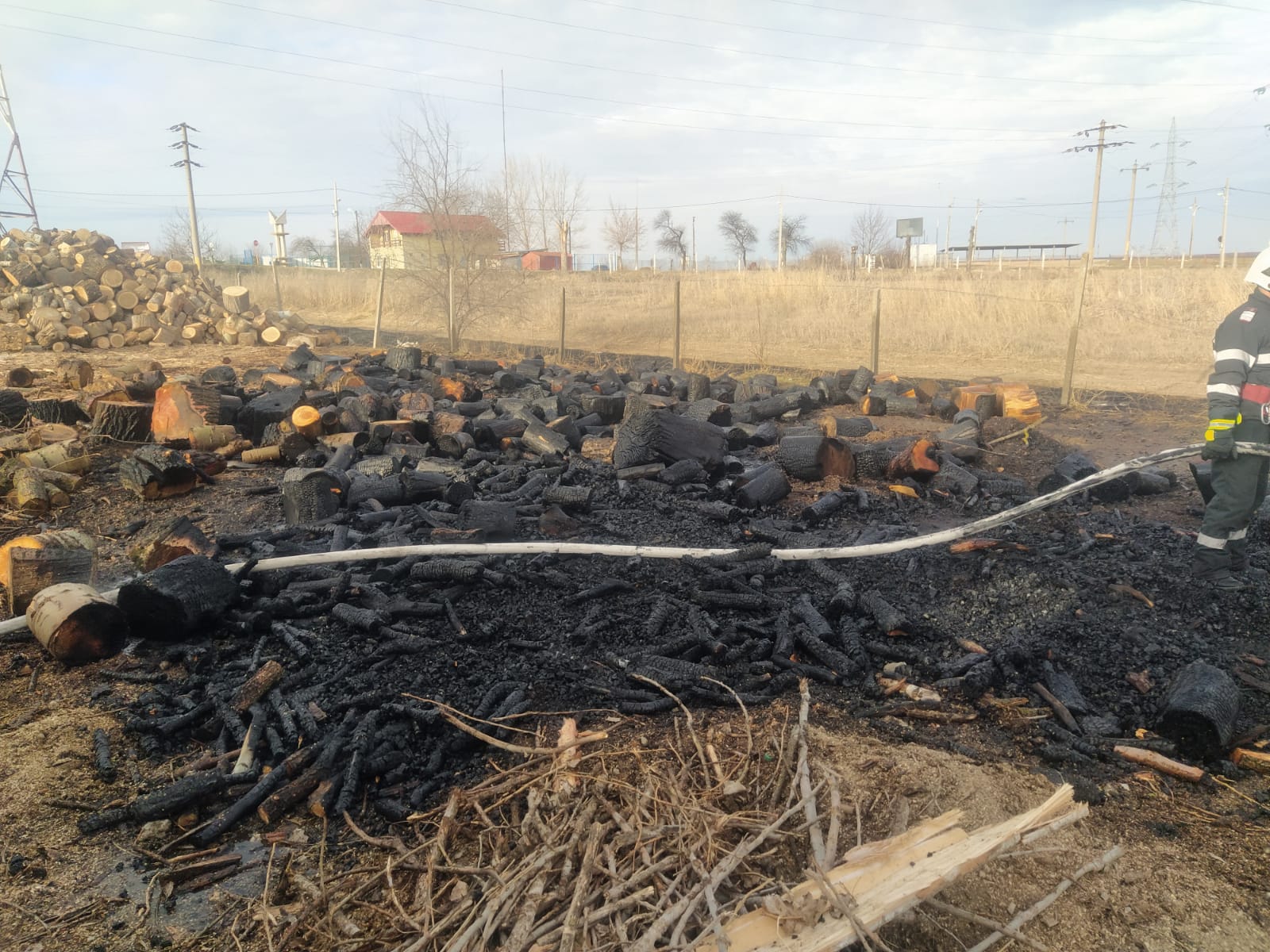 (FOTO) Incendiu de vegetaţie în judeţul Vaslui