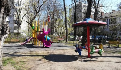 Vaslui: Copil de 12 ani, preluat de SMURD după ce a fost lovit de un leagăn într-un parc din Bârlad