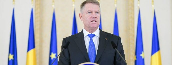 Klaus Iohannis – mesaj către români: Staţi acasă de sărbători, nu mergeţi în vizită la prieteni şi familie