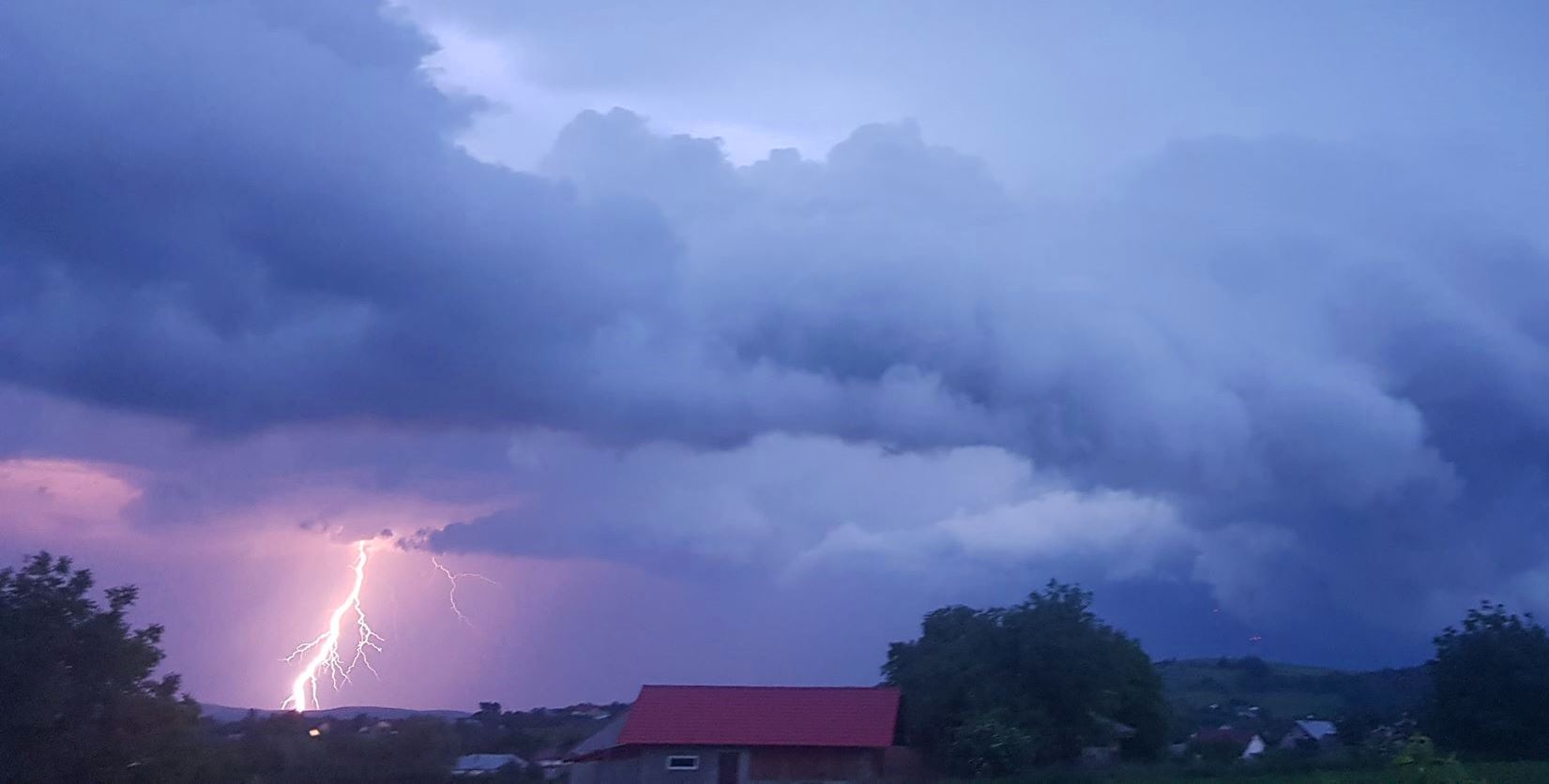 METEO: Instabilitate atmosferică temporar accentuată în aproape toată ţara