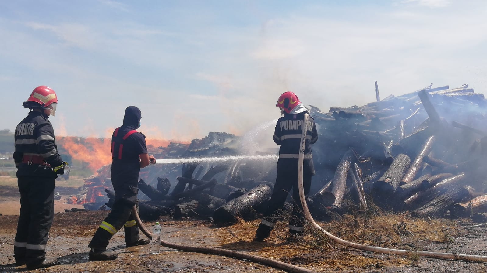 VASLUI: Incendiu la un depozit de material lemnos în localitatea Lipovăţ