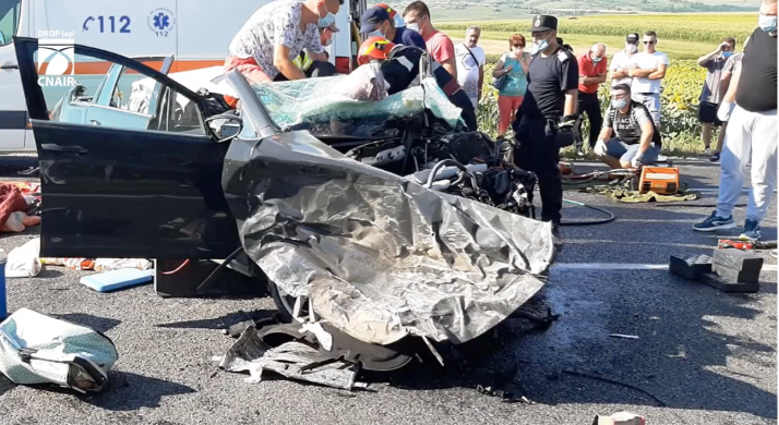 Iaşi: O femeie a decedat după ce a intrat cu maşina pe contrasens şi a acroşat un autoturism