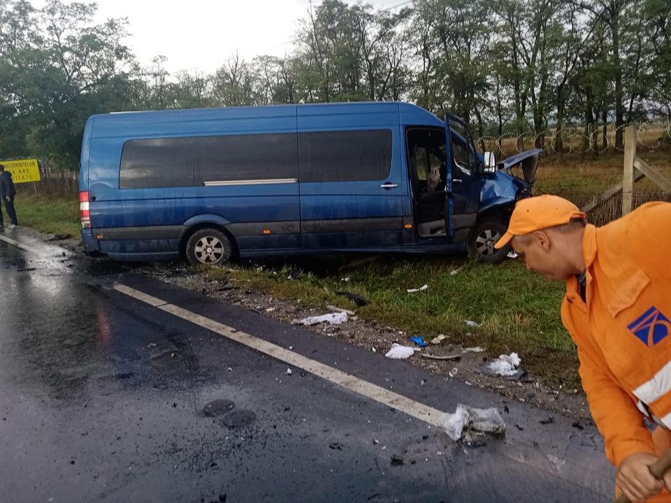 Bacău: Accident rutier cu trei victime pe DN11