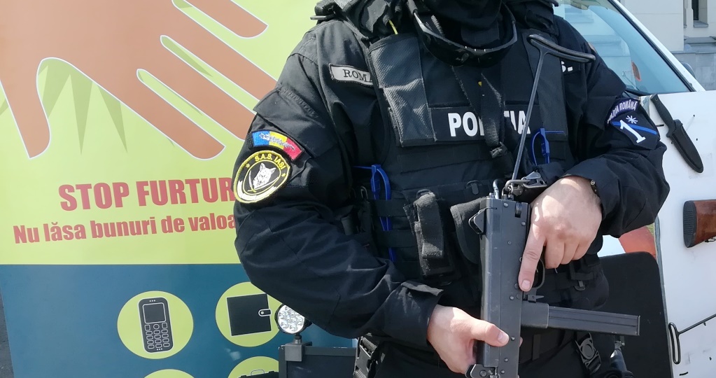 Botoşani: 11 percheziţii ale poliţiştilor într-un dosar de contrabandă cu ţigări