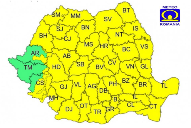 ANM: Furtuni şi ploi torenţiale în cea mai mare parte a ţării, până marţi seara