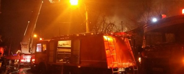 (AUDIO) Neamț: Medicul rănit în incendiul de la Spitalul Judeţean a fost dus de la Iaşi la Bucureşti