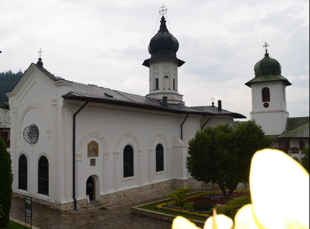 (FILM) Biserica „Sfinții Voievozi”-Mănăstirea Agapia