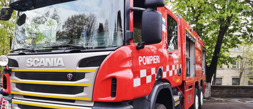 Vrancea: Două autoturisme incendiate intenţionat, la Urecheşti