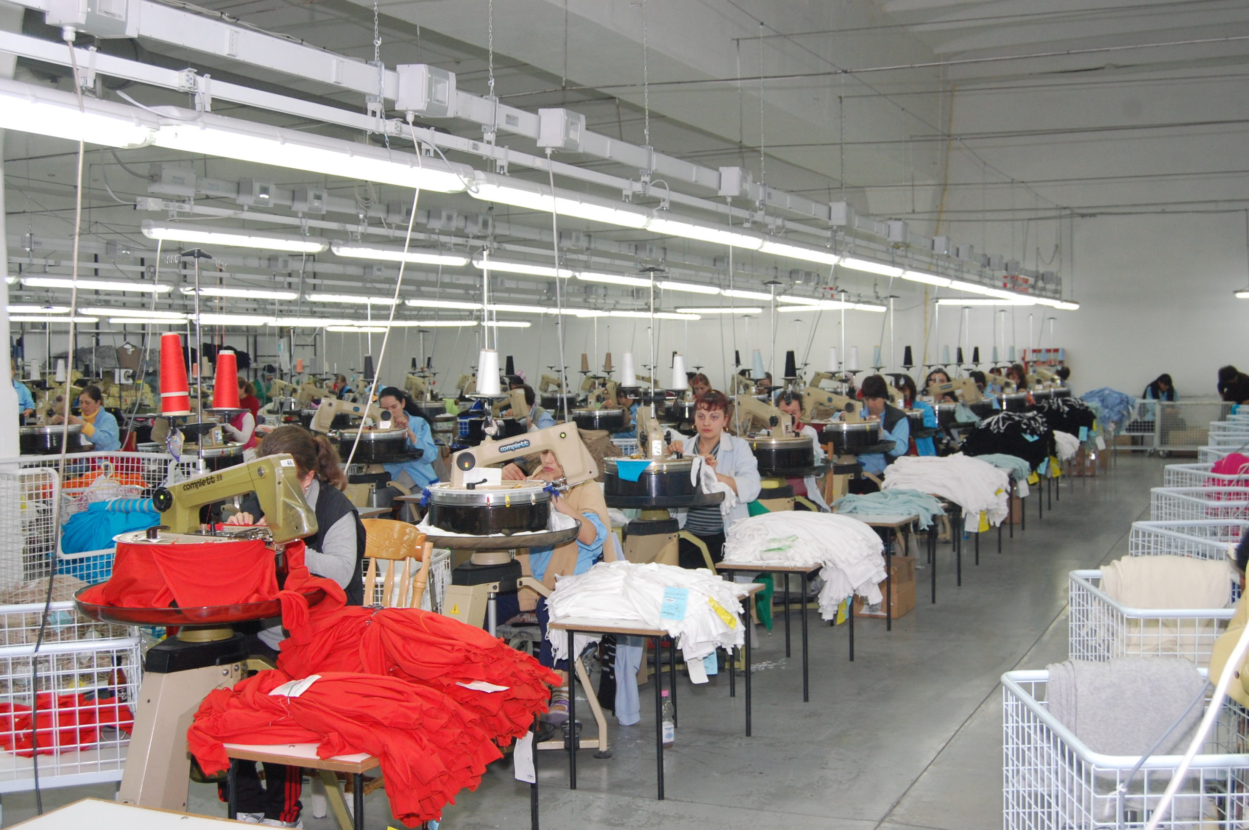 CONAF: Industria textilă în colaps; antreprenorii cer TVA de 9 % pentru produsul textil românesc