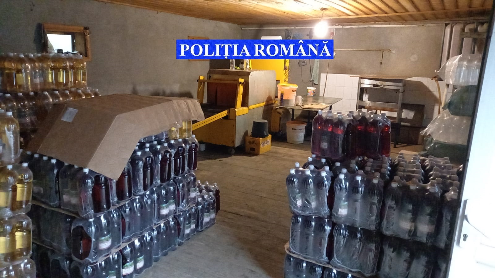 Vrancea: Peste 27 de tone de băuturi alcoolice, produse ilegal de o firmă din Panciu şi comercializate în Prahova şi Vaslui