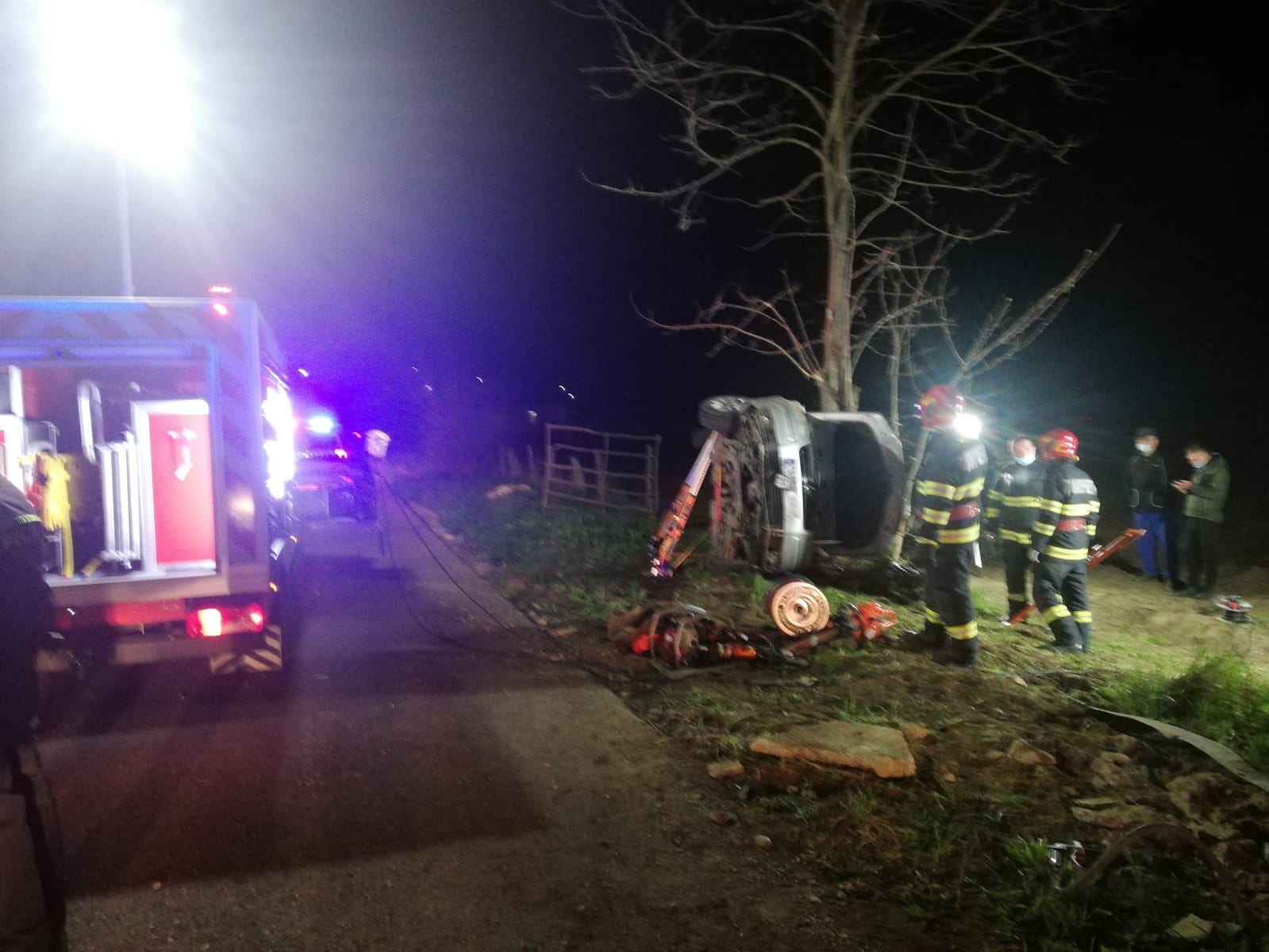 (FOTO) Vaslui: Accident cu trei victime la intrarea în localitatea Alexandru Vlahuță