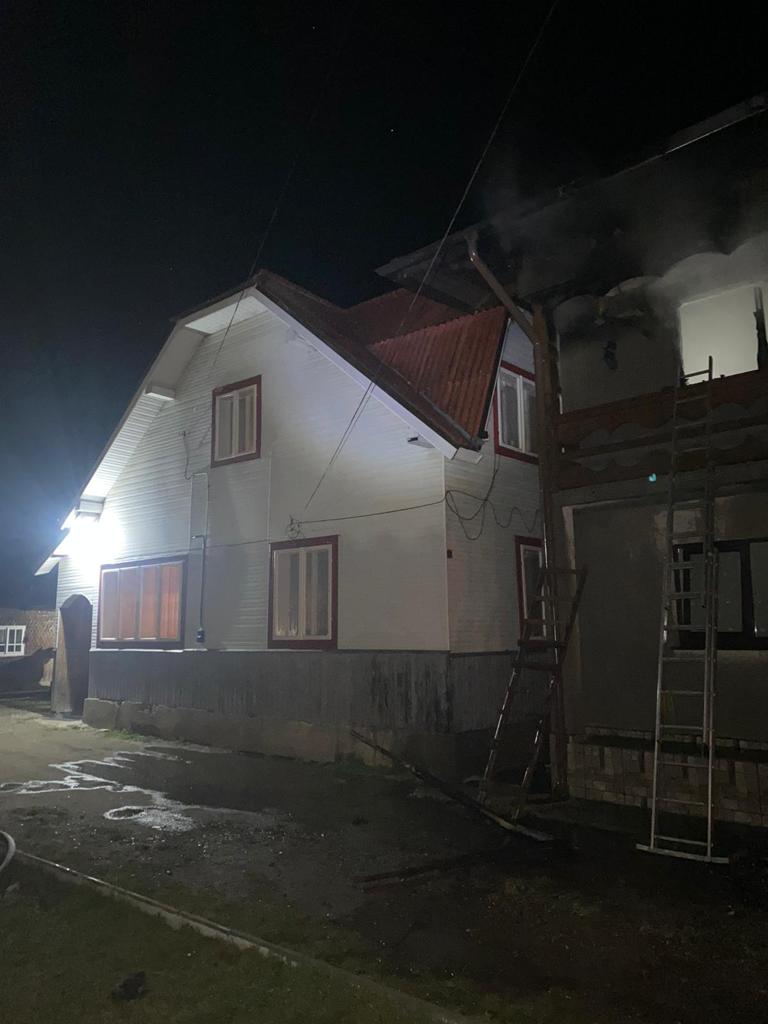 Suceava: Femeie cu arsuri în urma unui incendiu, după ce a uitat fierul de călcat în priză