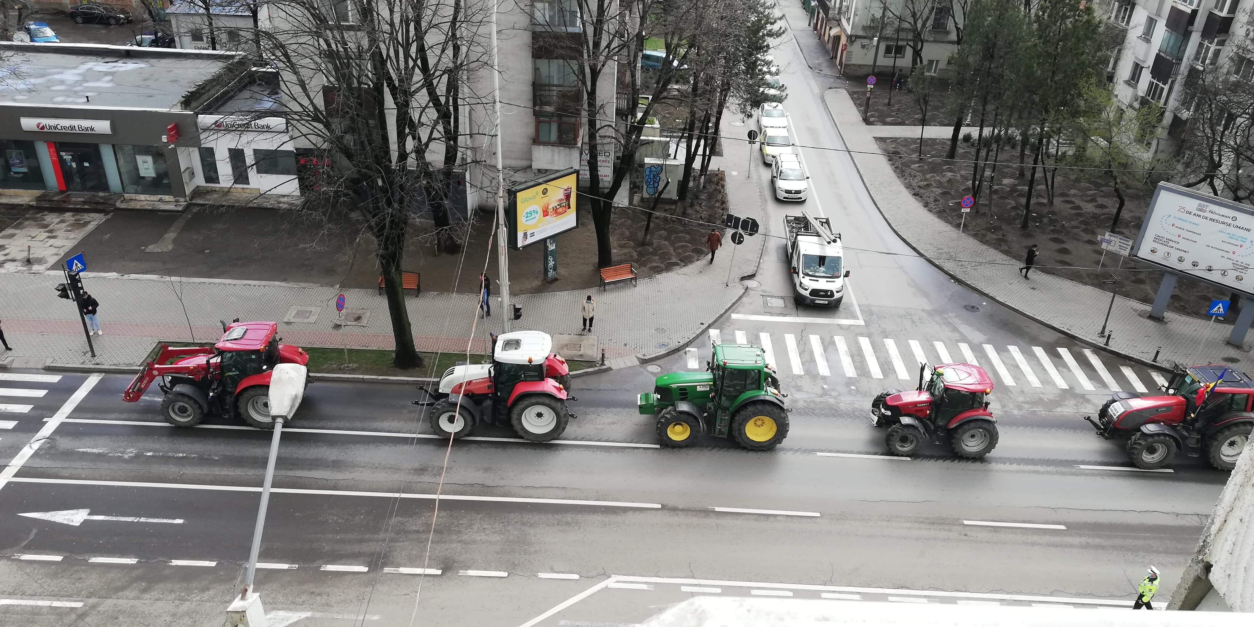 (AUDIO/FOTO) Trafic de coşmar în municipiul Iaşi. Zeci de utilaje agricole mărşăluiesc pe străzile oraşului