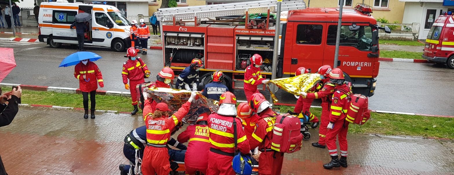 (FOTO) ISU Vrancea a organizat o simulare a unei intervenţii în caz de seism major la Panciu