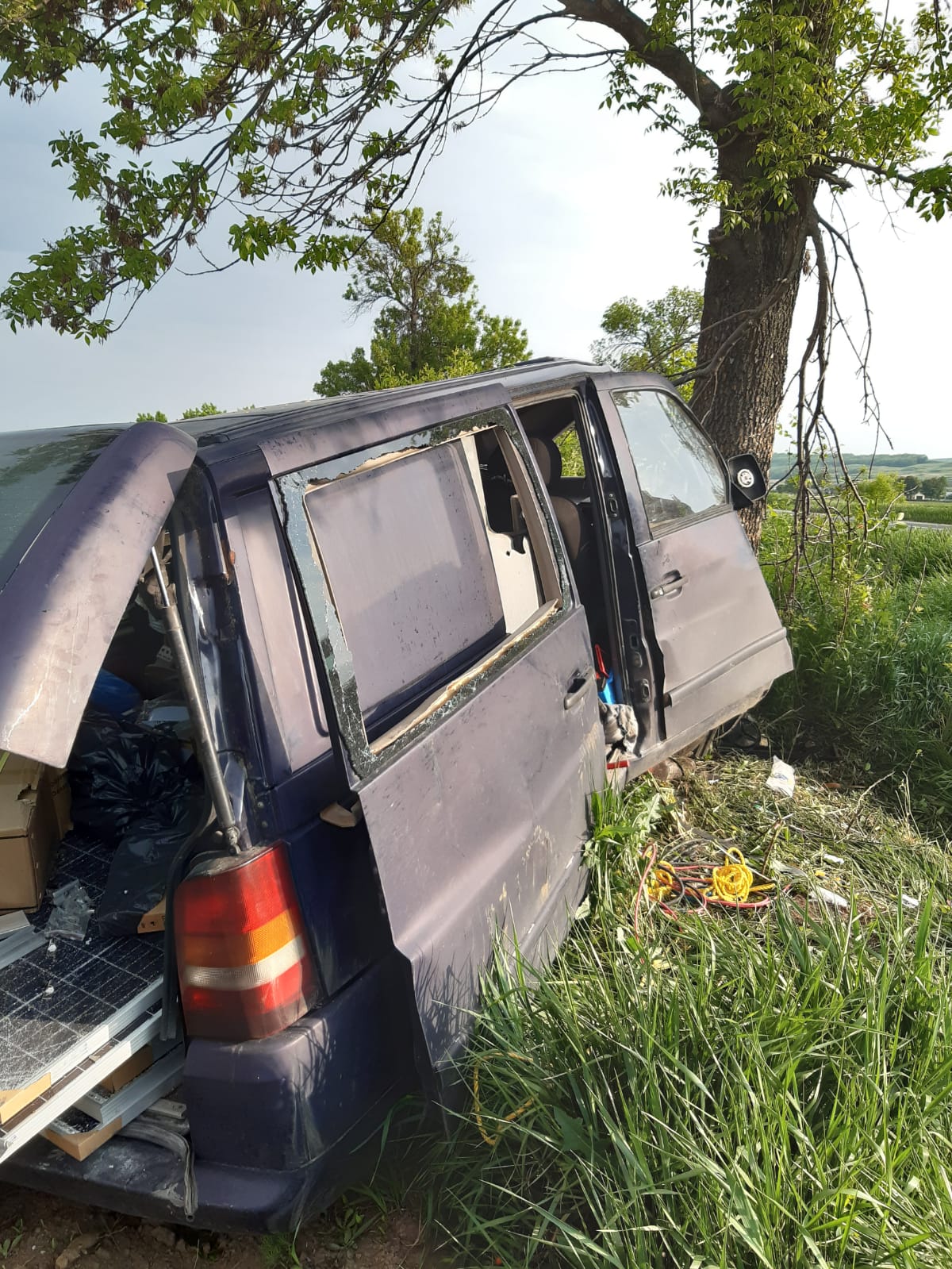 (FOTO) Iași: Accident rutier în satul Boureni, comuna Moțca. Două persoane au fost rănite