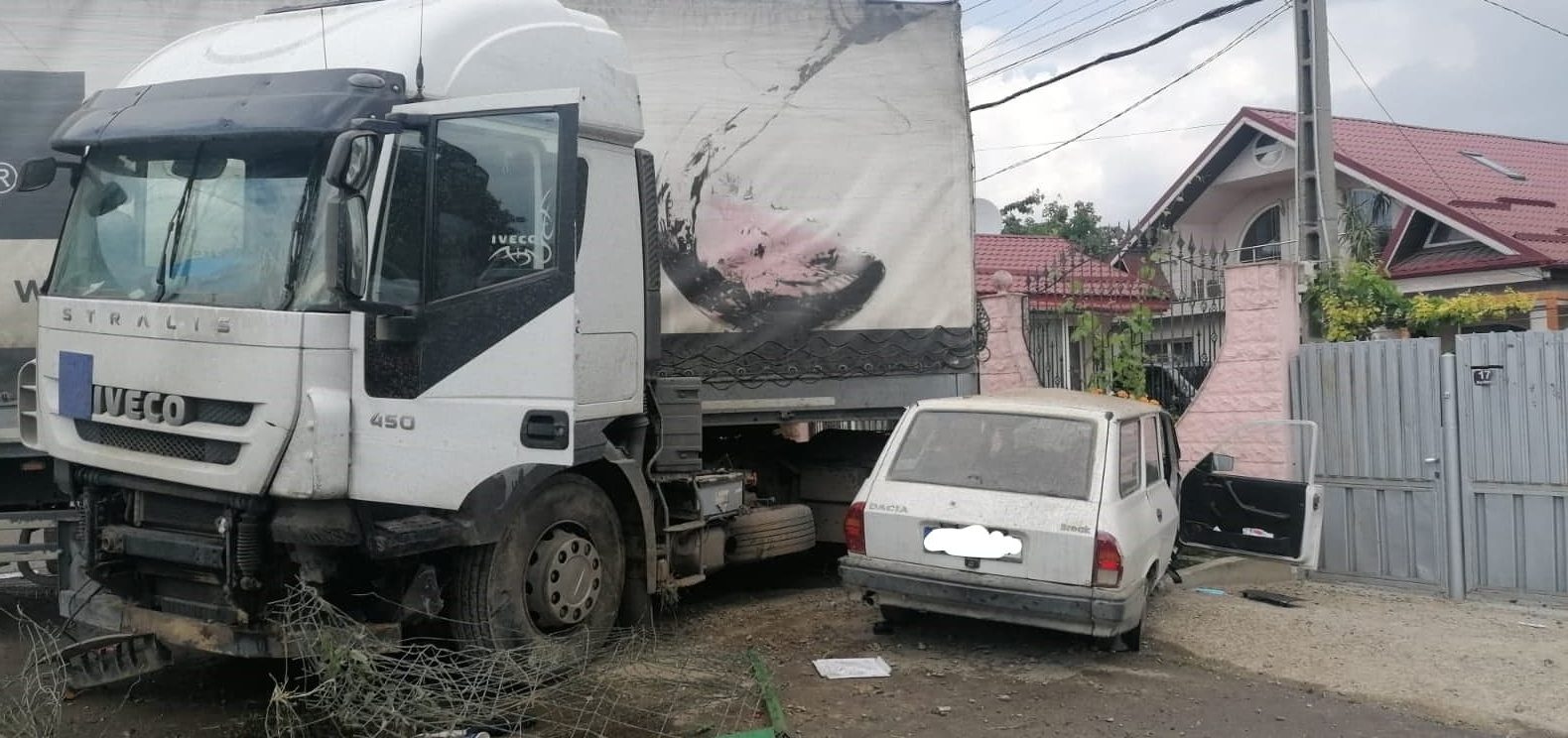 Vrancea: Patru persoane rănite într-un accident rutier produs pe DN2 – E85, la Dumbrăveni