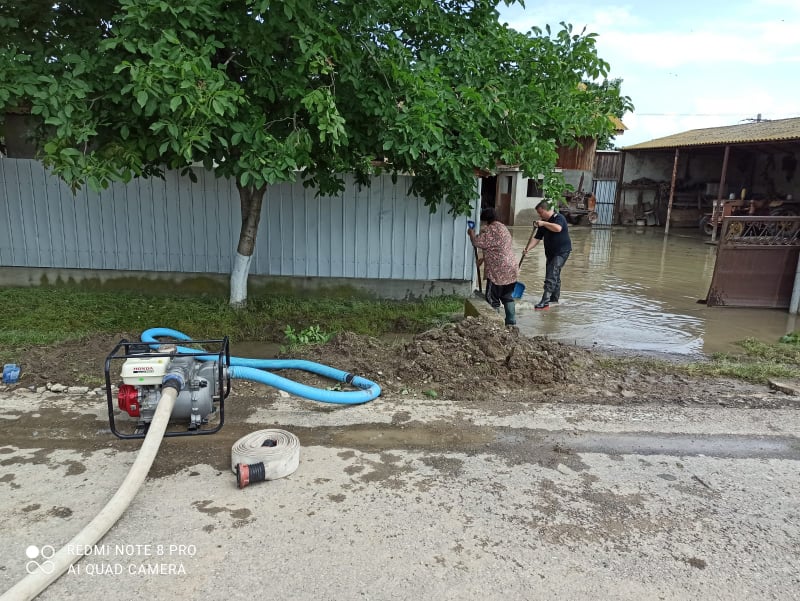 Galaţi: Pompierii au evacuat apa din 20 de locuinţe şi 164 de curţi, în perioada 18-21 iunie