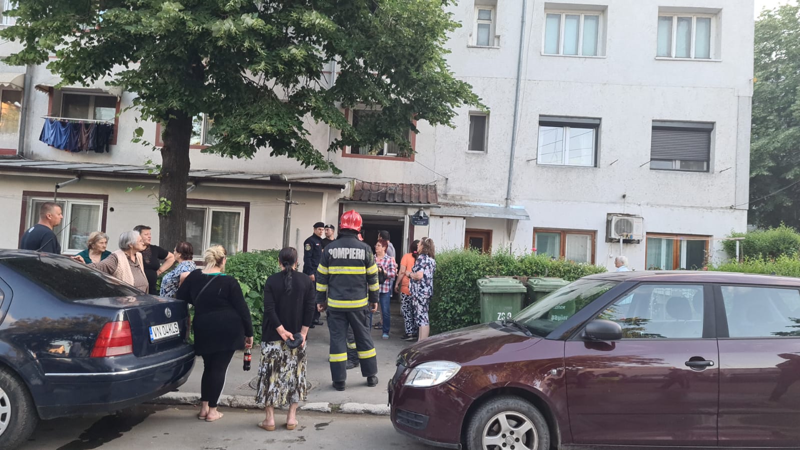 (FOTO) Explozie la un bloc din mun. Focşani. Mai multe persoane au fost evacuate