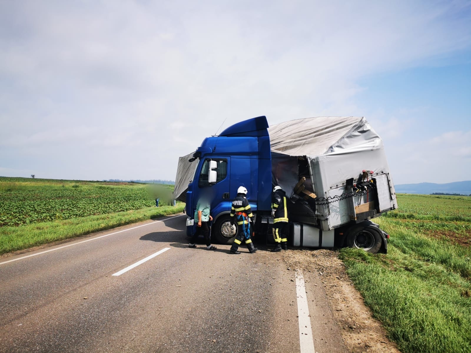 Trafic blocat pe ambele sensuri în loc. Dănilă, jud. Suceava