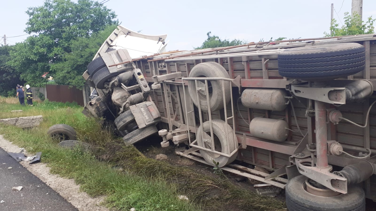 Accident grav pe DN 2 la Secuienii Noi. Traficul rutier este blocat pe ambele sensuri