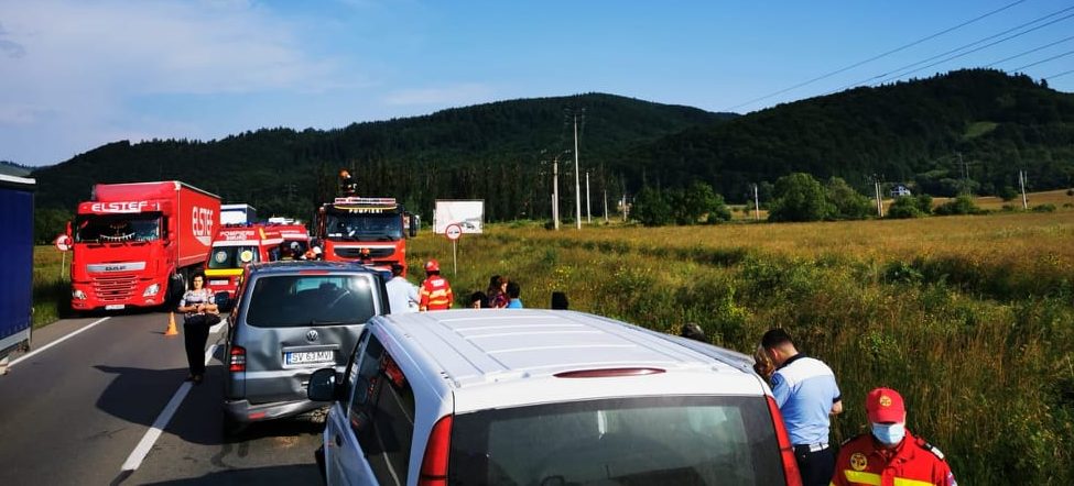 Suceava: Şase persoane implicate într-un accident rutier pe DN 17, la Câmpulung Moldovenesc