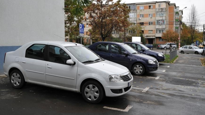 Amenzi pentru șoferii care parchează pe trotuar