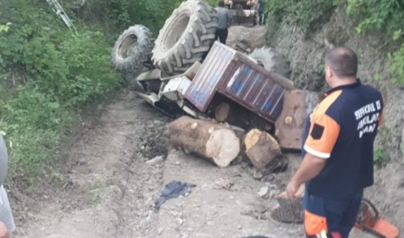 Accident într-o localitate din Neamț. Un bărbat de 52 de ani a murit strivit sub un tractor