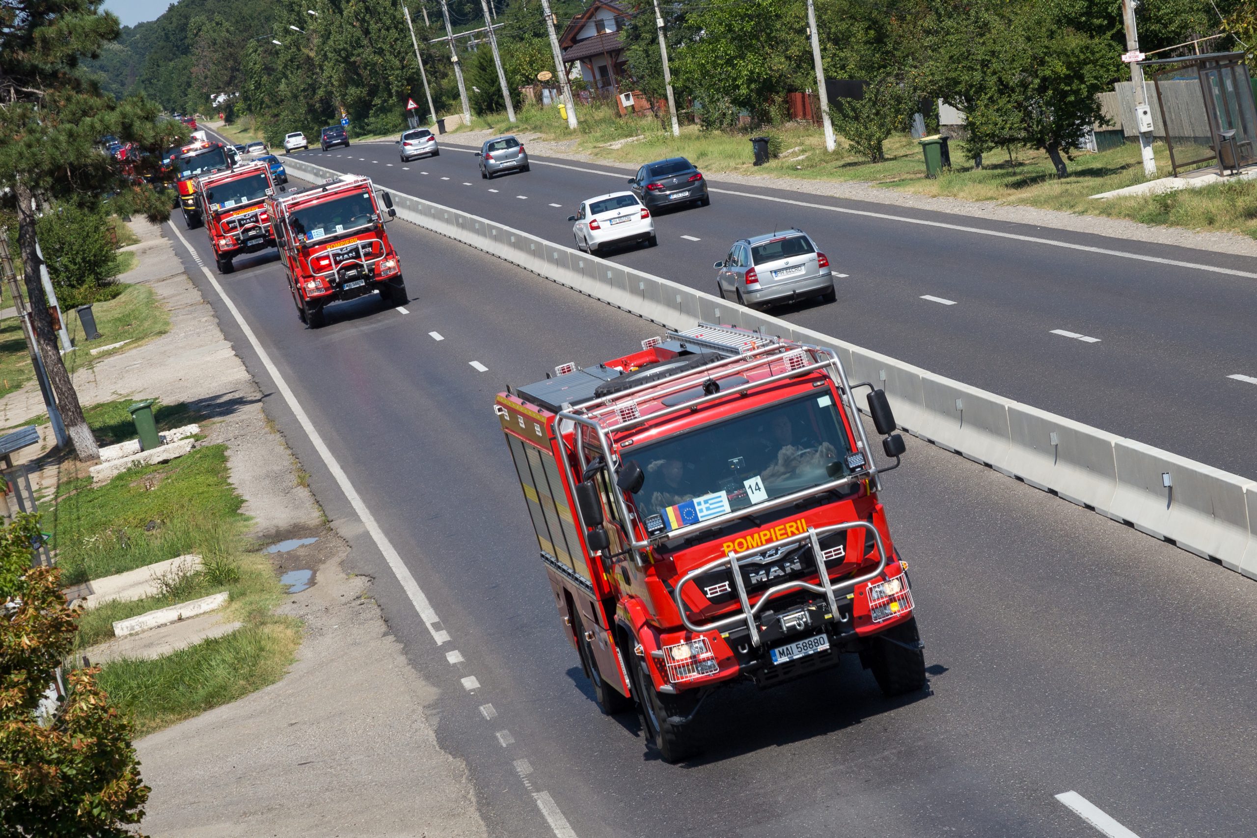 IGSU: Pompierii români aflaţi în Grecia vor fi dislocaţi, astăzi, pentru stingerea incendiilor în Kryftes şi Vilia