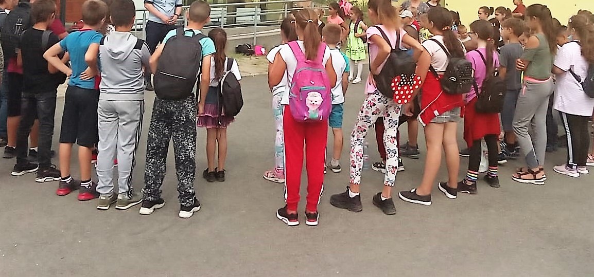 Suceava: Peste 200 de copii vulnerabili vor primi ghiozdane, în cadrul campaniei ”School in a bag”