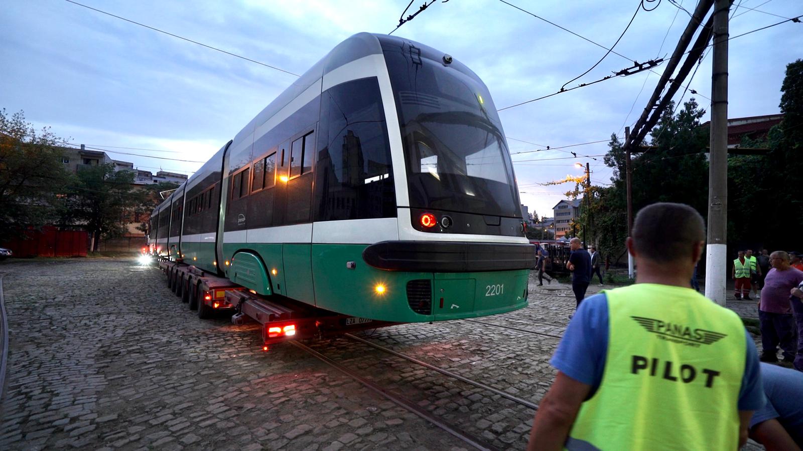 Iaşi: Unul dintre tramvaiele noi cumpărate cu fonduri europene, implicat într-un accident rutier