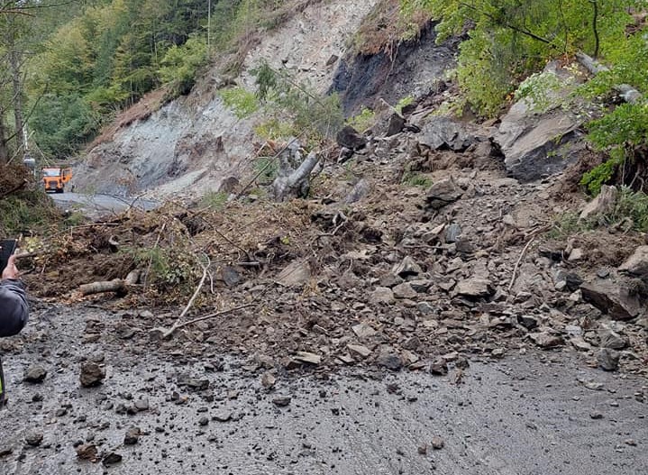 Nouă alunecare de teren pe DN 17B, km 44+150, Holda, județul Suceava