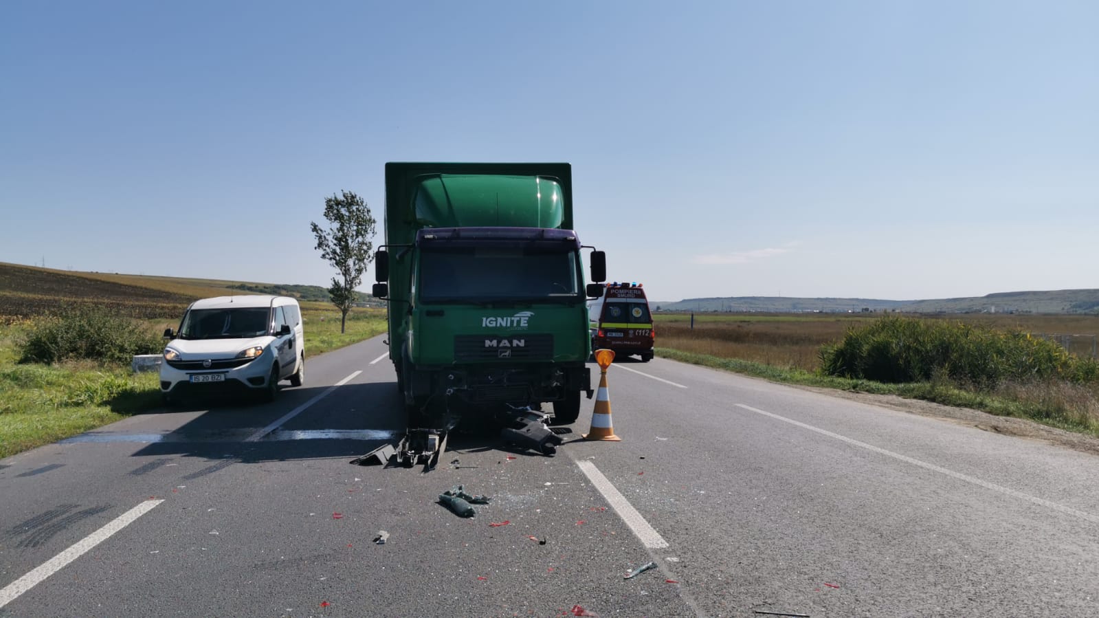 (FOTO) IAŞI: Intervenţie în loc. Leţcani din cauza unui aacident rutier în care a fost implicat un Tir