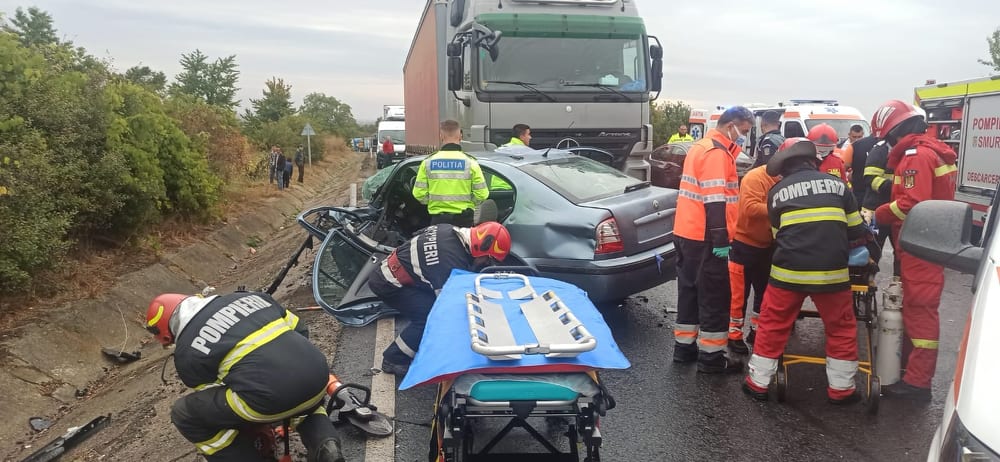 Vrancea: Accident rutier pe DN 2, cu trei autoturisme şi un tir implicate