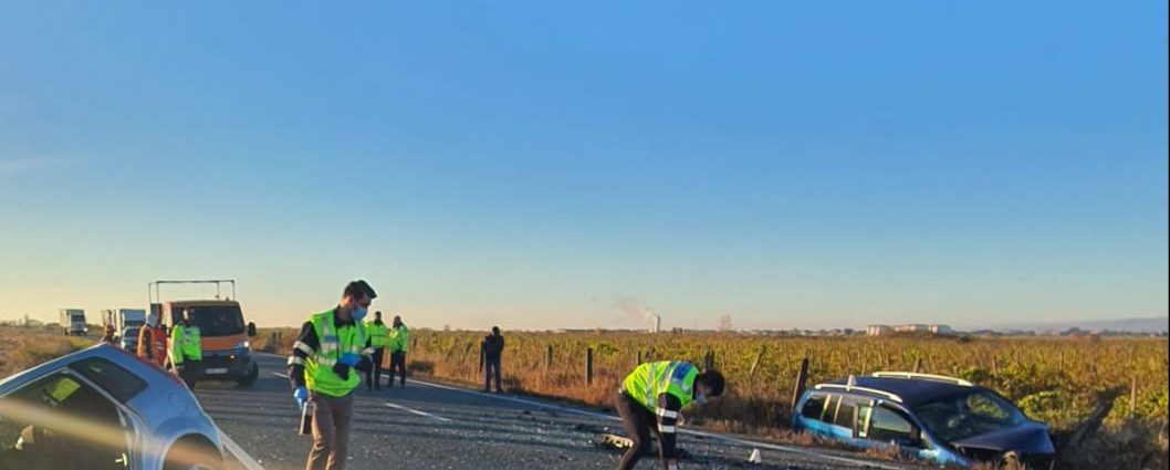 Neamţ: Accident rutier cu 5 autoturisme pe DN 15, la Podoleni. Traficul este blocat pe ambele sensuri