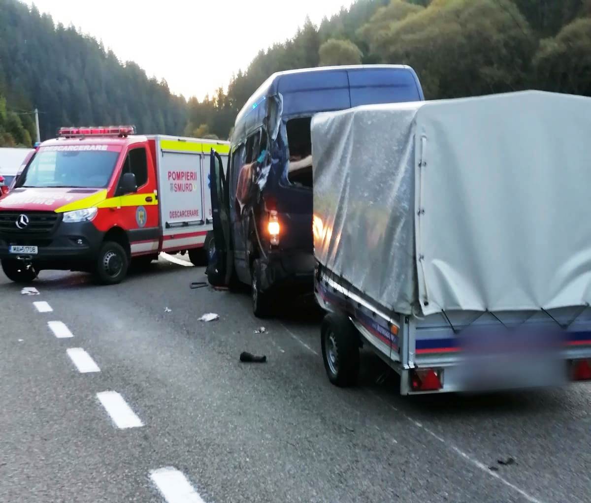 (FOTO) Suceava: Un mort şi un rănit într-un accident rutier la Valea Putnei