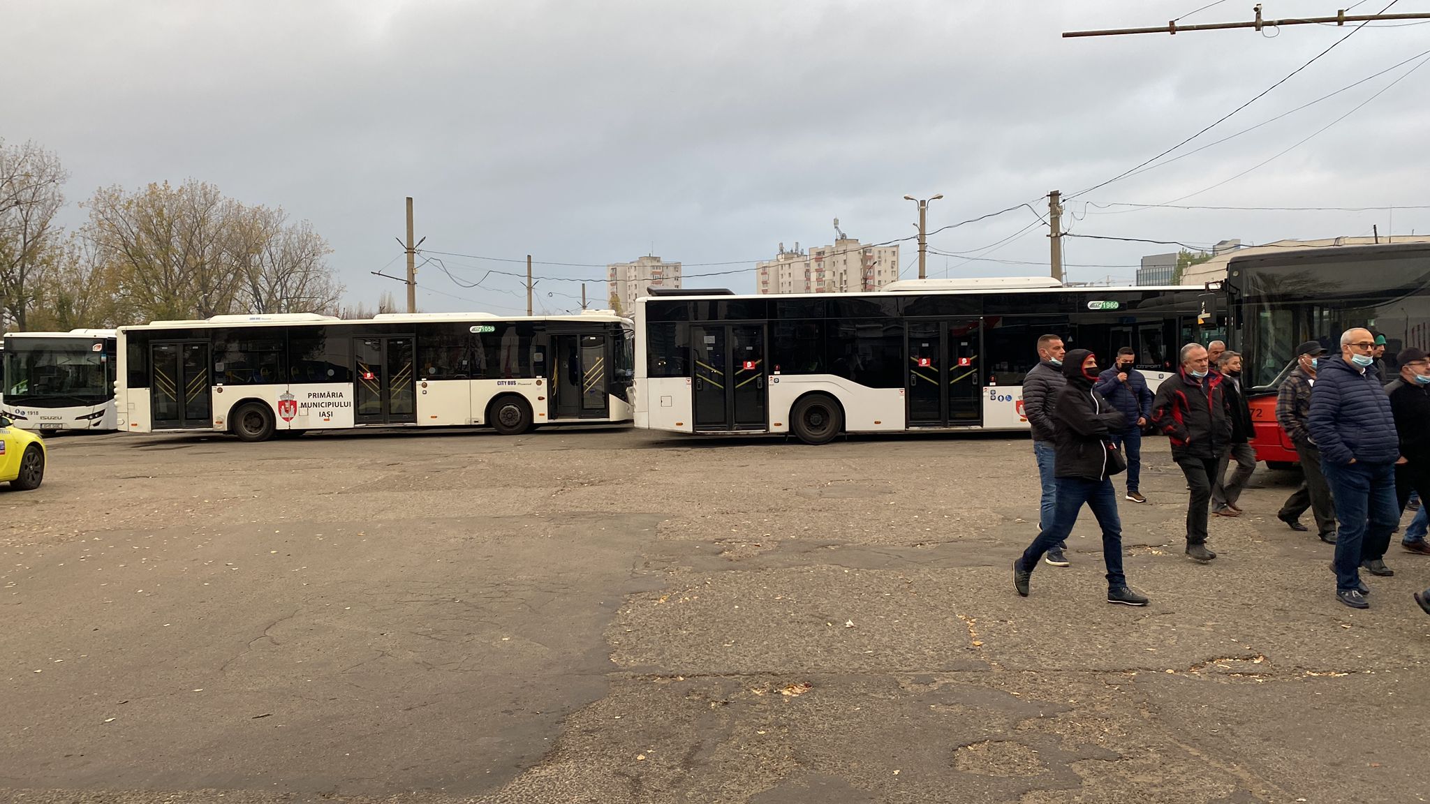 (AUDIO/FOTO) Protest la CTP Iaşi. Şoferii de autobuze au refuzat să iasă pe trasee