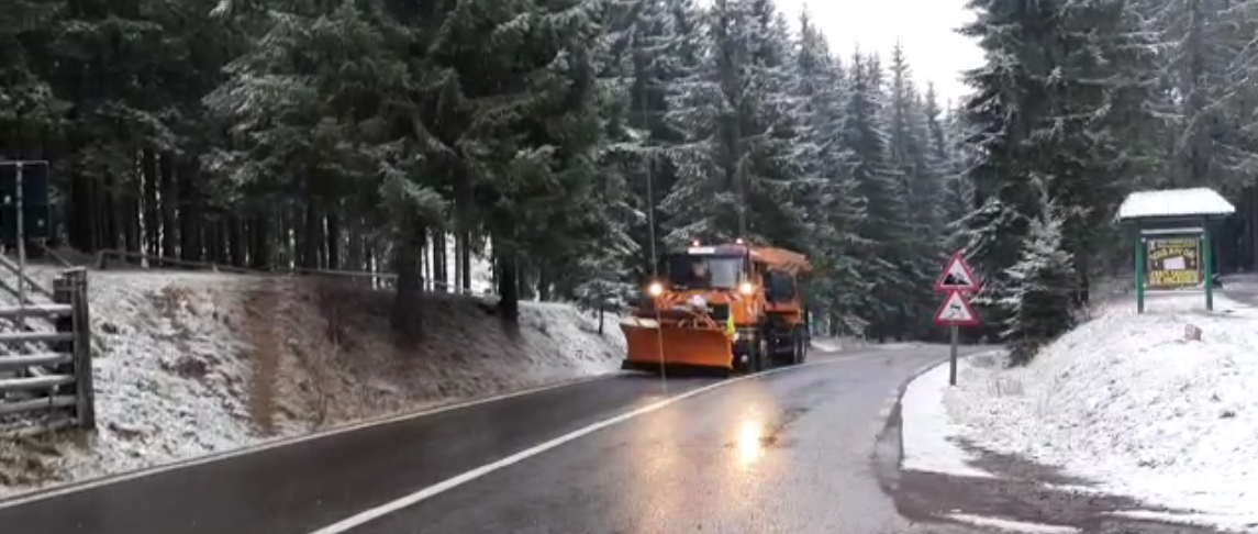 (VIDEO) Circulaţie în condiţii de iarnă în jud. Suceava