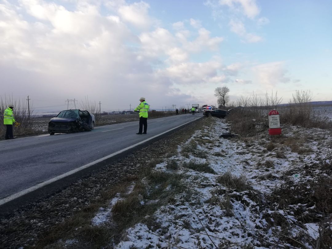 Neamț: Accident rutier pe DN2. Un bărbat de 62 de ani si un copil de 1 an au ajuns la spital