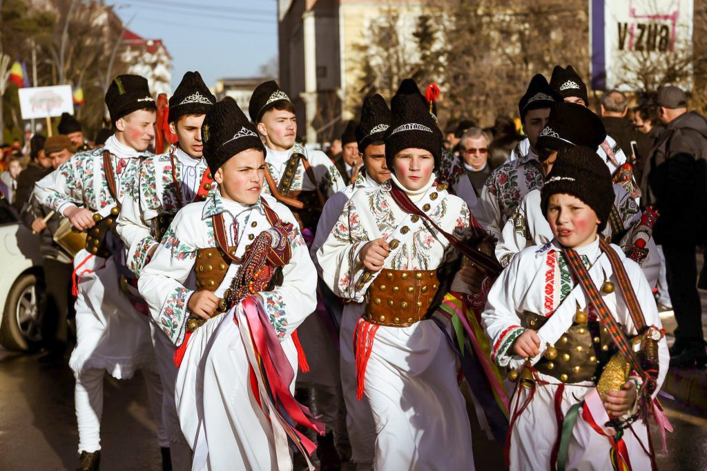 Festivalul de datini şi obiceiuri de iarnă "DIN STRĂBUNI, DIN OAMENI BUNI..."