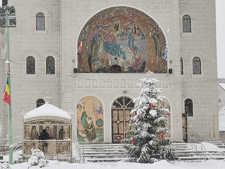 Creştinii sărbătoresc, astăzi, Naşterea Domnului