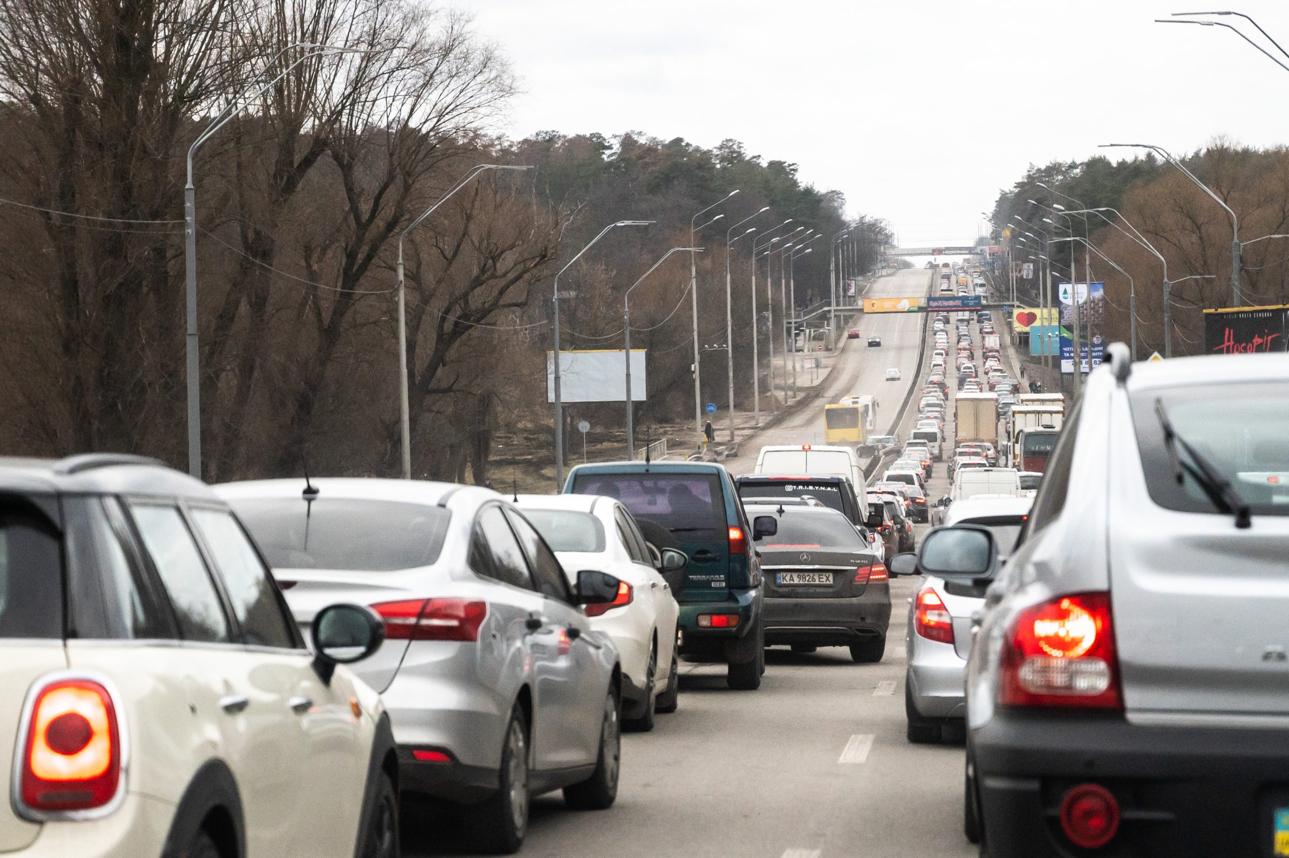 Botoşani: Peste 4.500 de ucraineni şi 1.033 de autoturisme înmatriculate în Ucraina au intrat, în ultimele 12 ore, în România