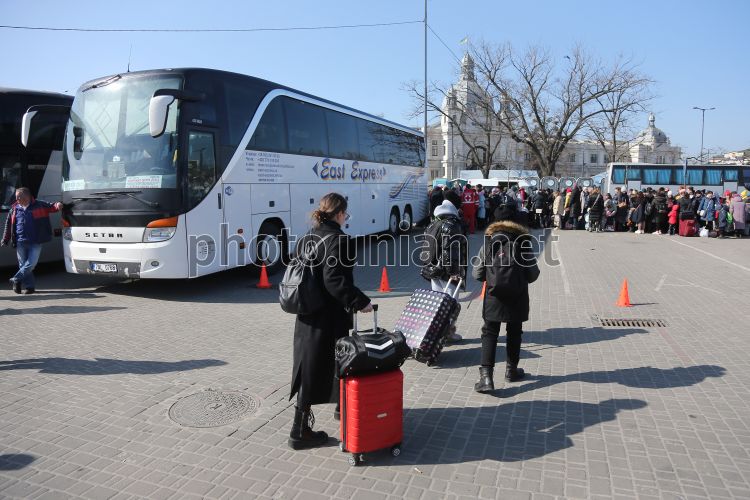 Ucraina anunţă deschiderea a şapte coridoare de evacuare marţi şi denunţă blocarea ajutoarelor pentru Mariupol