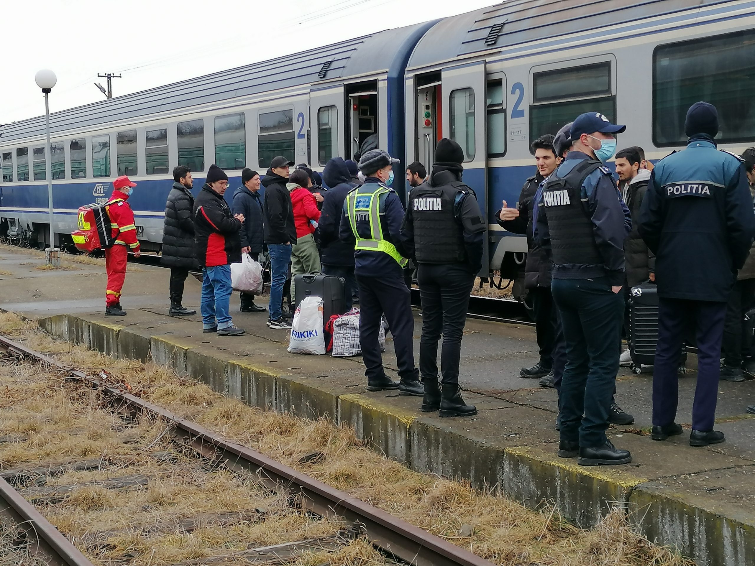 Un tren cu 765 de cetăţeni străini care provin din Ucraina a sosit la Iași. Aceștia vor pleca spre București după amiază